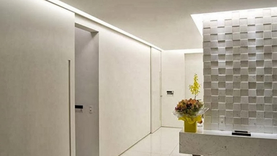 Parede de drywall sendo instalada em apartamento